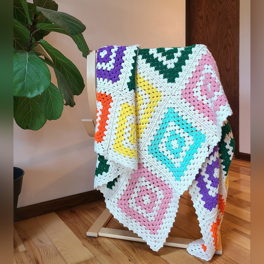 VINTAGE Granny Square Throw